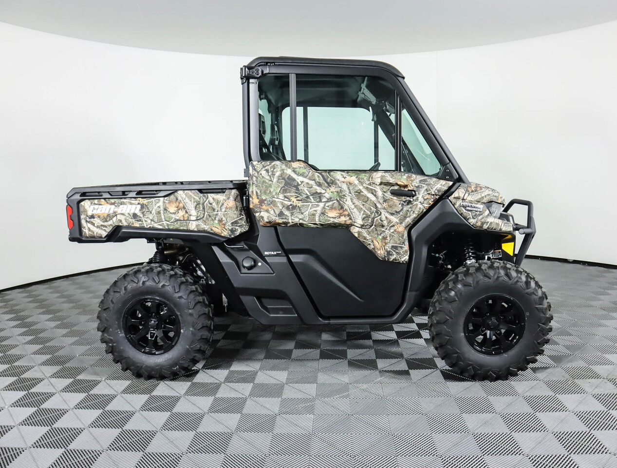 2024 Can-Am® Defender Limited HD10 Desert Tan & Timeless Black